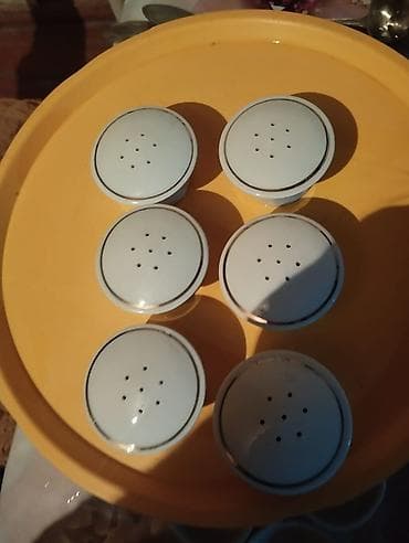 Məhsul: Porselėn ədviyyat qabları və şüşə qab dəsti Təsvir: - 6 ədəd — 3