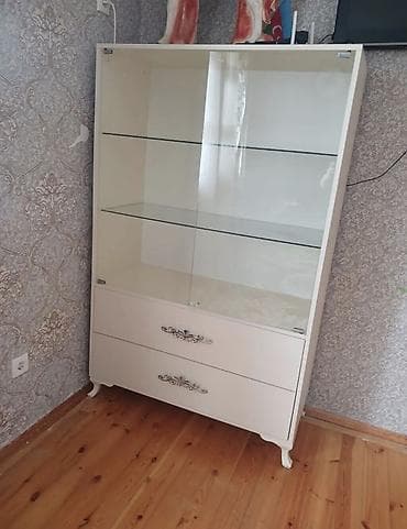 Ağ rəngli vitrin-komod razılaşma yolu ile lalafo.az -da Ağ rəngli vitrin-komod razılaşma yolu ile