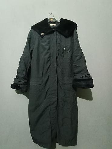 Qara rəngdə, uzun qış plaşı/kürklü palto. - İsti və yumşaq süni kürk