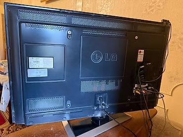 hd vidyo: Televizor LG 107 ekran krosnu aparatı antenası və altındakı şkafla — 4