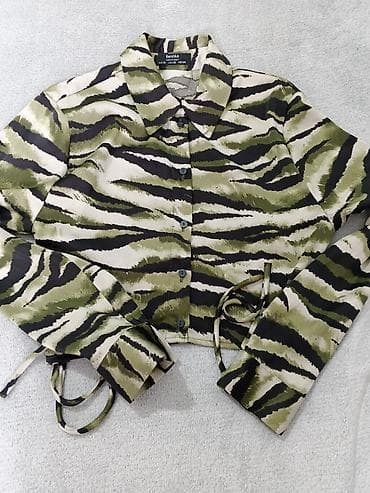 kargo şalvar: Bershka qadın köynəyi və svitşörtü. Hərəsi beş manatdır. 1) Köynək — 1