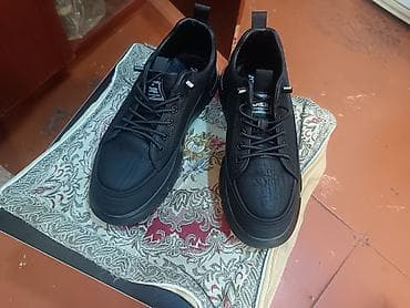 krasovka modelleri: Qara rəngli kişi krossovkaları - Stil: gündəlik/şəhər tərzi — 2