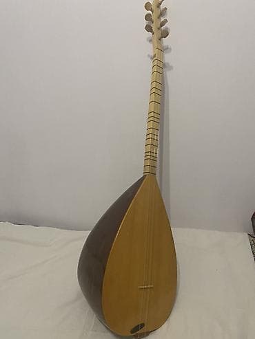 Musiqi alətləri: Türk sazı (bağlama) – qısa saplı model Türkiyədən alınıb. Başlanğıc — 1