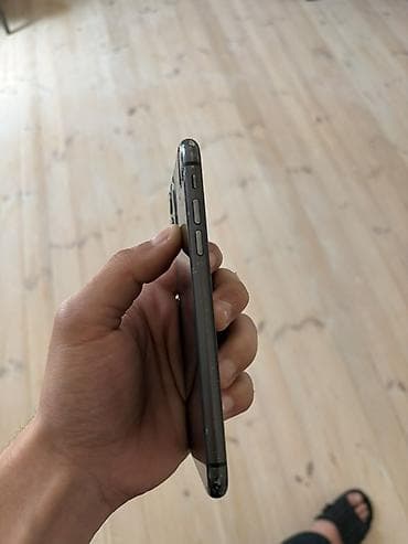 ayfon s: IPhone 11, Qara, Face ID — 4