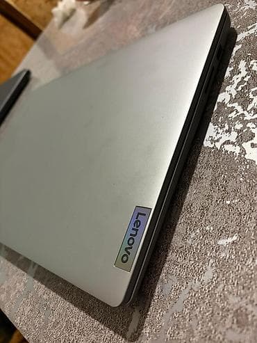 lenovo notebook: Lenovo noutbuku – gümüşü rəngdə, nazik korpuslu, 15.6" ekranlı model — 2