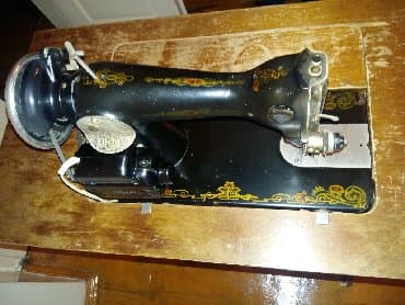 Qədim ütülər: Kecmis SSRI nin Kalinin adina pedalli tikis masinidir. Motora — 4