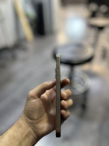 Кольца: Məhsul: Smartfon - Rəng: tünd/qaranlıq ön panel, yan çərçəvələr metal — 4