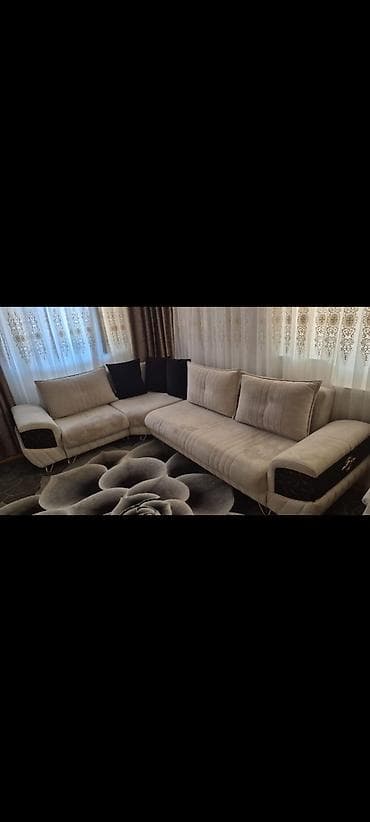 iki divan: Divan 3.50 nın 2.50 dı 1.800 almıwam 900 satıram. Her iki terefi — 1