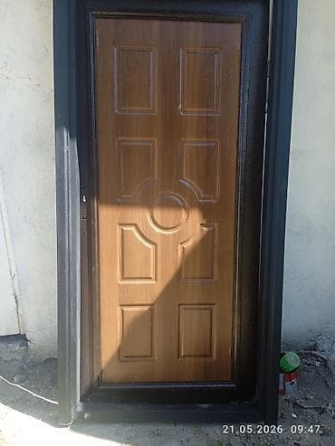 Dəmir çərçivəli giriş qapısı - Material: möhkəm metal karkas