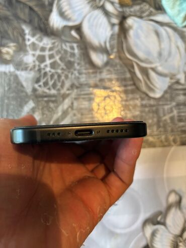 Apple iPhone: IPhone 15, 128 GB, Black Titanium