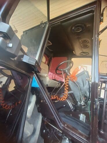 Qoruyucu plyonka və şüşələr: Belarus 1221 traktor - Güclü 6 silindrli dizel mühərrik (yanlardan — 6