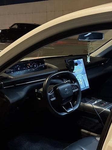 Tesla: Tesla : 1.5 л | 2025 г. 75000 км Седан — 6