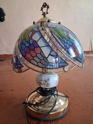 Vitral üslubunda masa lampası - Dizayn: Rəngli vitraj naxışlı şüşə