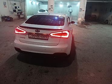 fara kia 25: Kia Cerato: 1.6 l | 2013 il Sedan — 9