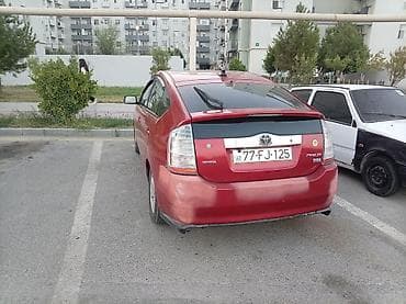barter disk: Toyota Prius (ikinci nəsil) – qırmızı rəngli, 5 qapılı hibrid liftbek — 2