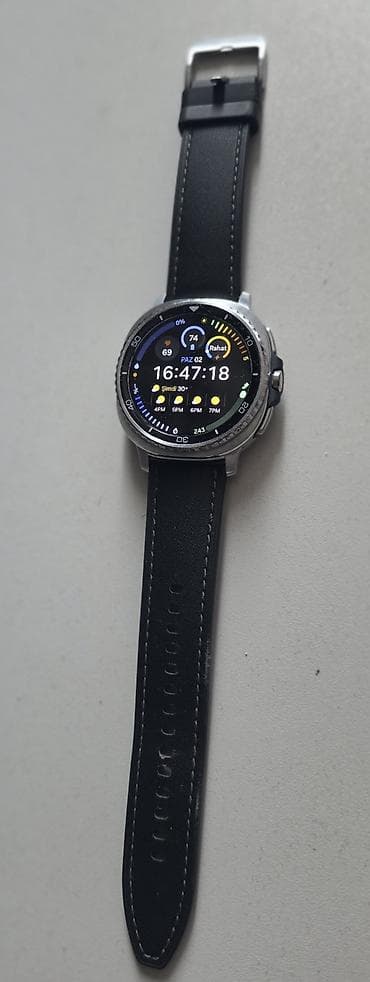 Samsung Galaxy Watch 8 Classic 46ml LTI çərçivəli, yanlarda idarə