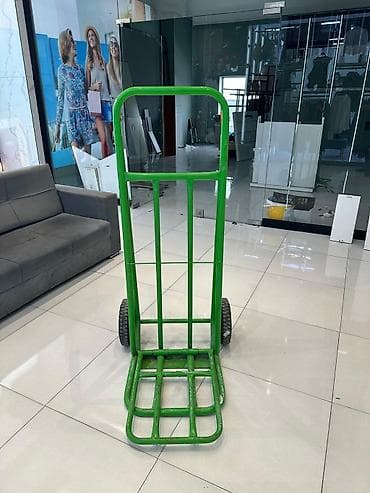 Metal borudan hazırlanmış iki təkərli dolu (əl arabası/ştanqa tipli