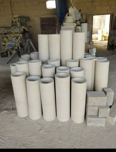 балясины из камня: Ağ rəngli, müxtəlif formalı və ölçülü dəmir-beton sütunlar. Bu — 29