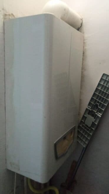 Divar kağızları, oboy: Kombi+3 eded radiator Tam islekdi hele ustundedi Qiymet 230 azn Unvan — 1