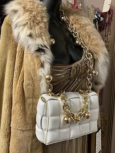rezin bot: Продаю оригинальную сумку Bottega Veneta. Сумка была приобретена лично — 3