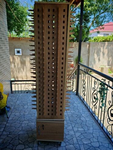 işlənmiş vitrinlər: Taxtadan hazırlanmış, eynəkləri səliqəli şəkildə saxlamaq üçün nəzərdə — 2