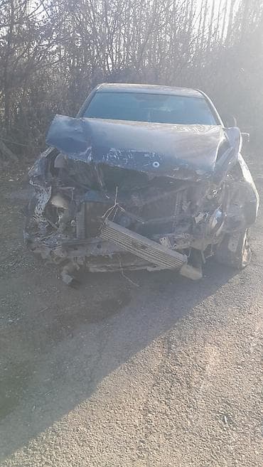 Mercedes-Benz E 220: 2.2 l | 1998 il Sedan