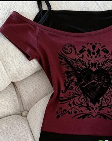 Şəxsi əşyalar: Qadın köynəyi – bordo rəng, qara detallı - Üslub: Off-shoulder (bir — 2