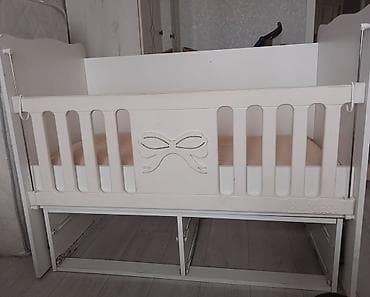 Oğlan və qız üçün, İşlənmiş, Dördbucaq, Beşik, Dəstsiz, Matrassız, Yellənmə mexanizm ilə — 1