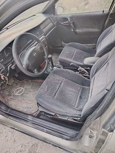 vectra b fara: Opel Vectra: 2 l | 1996 il 300000 km Sedan — 5