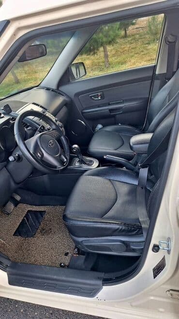 kia ceed: Kia Soul: 1.6 l | 2009 il Krossover — 4