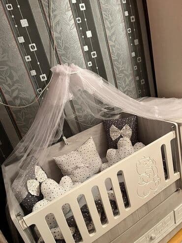 beşik: Oğlan və qız üçün, Dördbucaq, Beşik, Dəst ilə, Yellənmə mexanizm ilə — 2