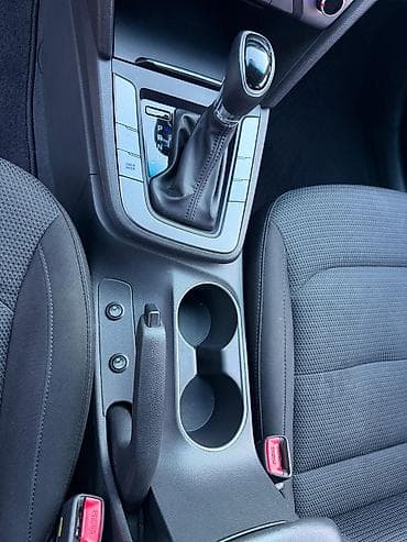 kia sorento 2020: Hyundai Elantra: 1.6 l | 2017 il Sedan — 7