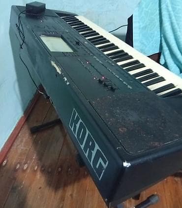 Barabanlar: Sintezator, Korg — 1