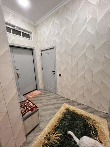 4 otag - Zal: Geniş və işıqlı otaq, kristal lüstrlü asma tavan