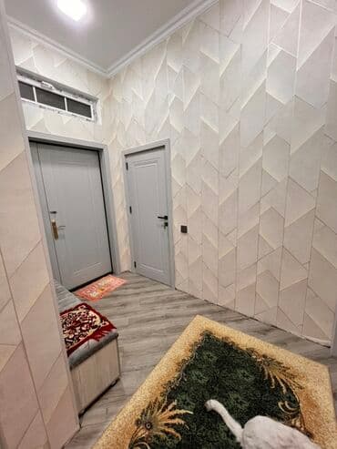 memar ecemi kiraye: 4 otag - Zal: Geniş və işıqlı otaq, kristal lüstrlü asma tavan — 1