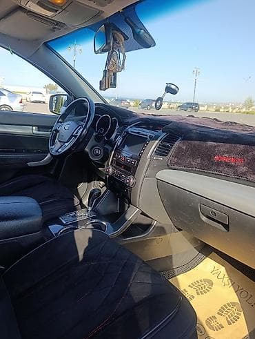ford transit patpres: Kia Sorento – ağ rəngli, şəhər və uzun məsafələr üçün rahat və geniş — 4