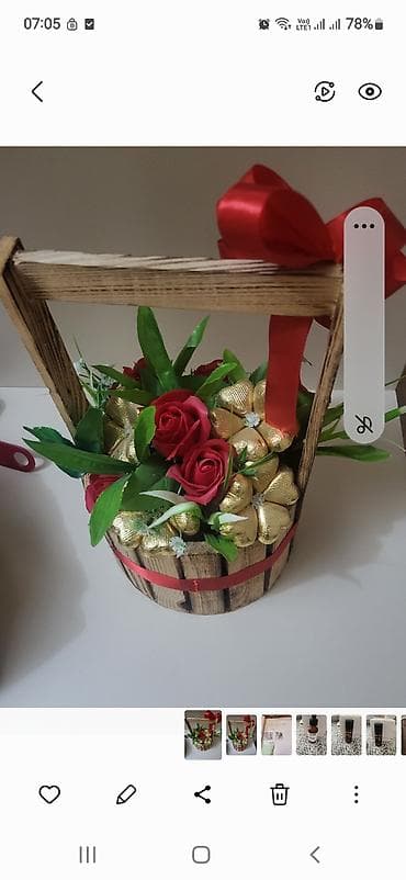 Dekorativ hədiyyə səbəti şokoladlar və süni güllərlə. Səbətin