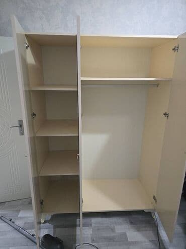 Rəflər: Qarderob, paltar dolabı — 1