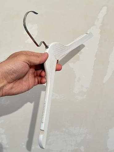 Ağ rəngli taxta paltar asqısı (1200 ədəd) - Material: sıx taxta — 4