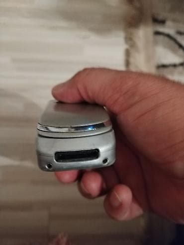 motorolla aura: Motorola rəng - Gümüşü, Düyməli — 3