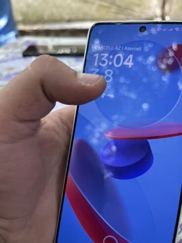 notbuk islenmis: Poco X6 pro 5G boz rəngli smartfon nazik dizayna və metal çərçivəyə — 1