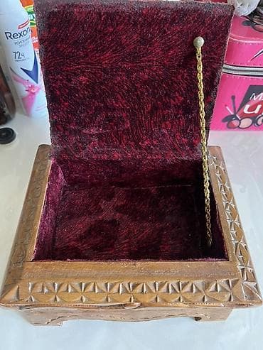 Əl oyma taxta qutu - Material: tam ağac (təbii rəngli), əl işidir - — 2