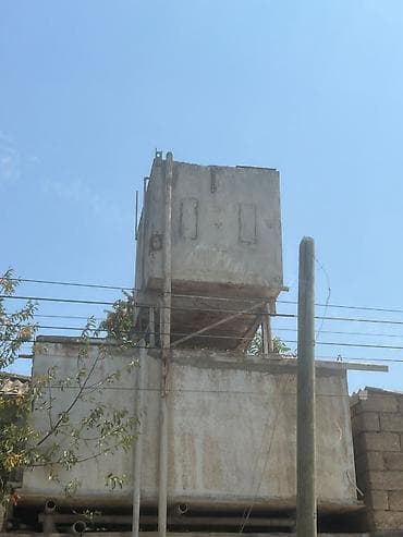 Demir su çəni və metal dayaqlardan ibarət komplekt - Material