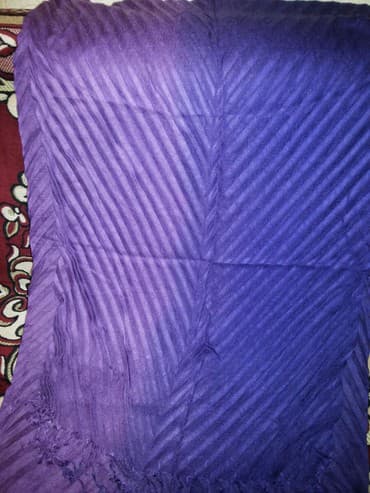 qadın kurkləri: Şərflər təzədi. Hər ikisinin qiymətləri 13 azn 1.Şərf bənövşəyi 2 — 2