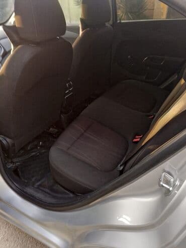 qadın üçün maşınlar: Chevrolet Aveo: 1.4 l | 2012 il 193600 km Sedan — 1