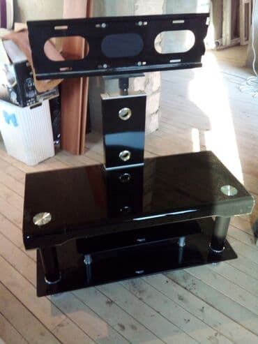 аренда помещения под салон красоты: Новый, Прямой ТВ стенд, С полками, Стеклянный, Малайзия — 3