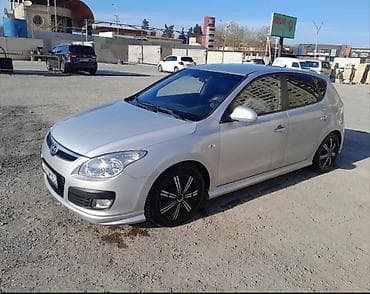 Hyundai i30 hatchback - Kuzov: 5 qapılı hatchback, gümüşü rəng -