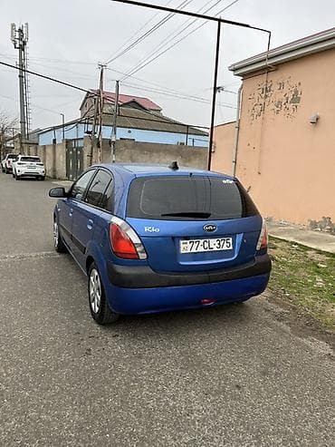 kia rio yay: Kia Rio hatchback - Kuzov: 5 qapılı hatchback, mavi rəng - Mühərrik — 7