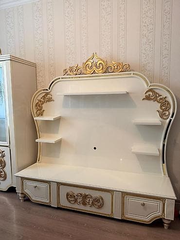 stullar ev ucun: * **Divan** – 950 manata alınıb. * **Mebel dəsti** – 10.000 manata — 1
