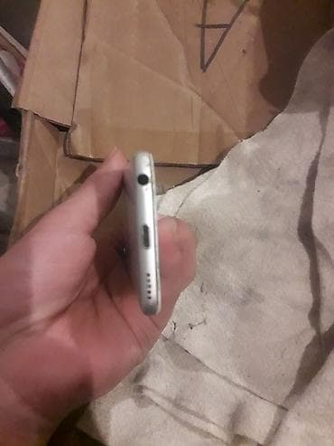 səs guclendirici: Apple iPod touch (gümüşü rəng) Xüsusiyyətlər: - 4 düymlük Retina — 4